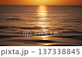 夕焼けと海面 137338845