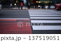 A video of people and cars passing by at the intersection in front of the Mitsukoshi Daimaru department store in Tenjin, Fukuoka City. It captures the natural flow of pedestrians and traffic during the day. 137519051