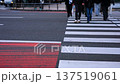 A video of people and cars passing by at the intersection in front of the Mitsukoshi Daimaru department store in Tenjin, Fukuoka City. It captures the natural flow of pedestrians and traffic during the day. 137519061