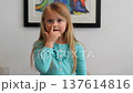 少女 幼女 小児期 137614816