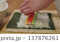 恵方巻きを作る女性の手元クローズアップ 137876261