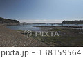 藍天之下，漁船聚集在漁港。 138159564