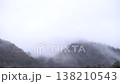 霧に煙る冬の京都の低山・日本 138210543