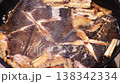 カレイの煮つけ　調理シーン 138342334