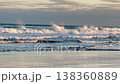 夕暮れの九十九里浜の波　 138360889