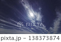 巻雲とハロが現れた午後の空・超広角・空主体 138373874