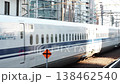 從名古屋月月台駛出的新幹線列車景象。 從名古屋月月台駛出的新幹線列車景象。 138462540