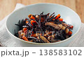 ひじきの煮物 にんじん・大豆・油揚げ入りの和惣菜 138583102