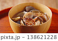 あさりの味噌汁 木製お椀に盛った家庭的な和食の一汁 138621228