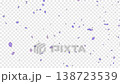 一段夢幻般的視頻，畫面中淡紫色的玫瑰花瓣飄落下來。 138723539