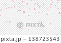 一段春日影片片段，畫面中少量色彩濃鬱的櫻花花瓣飄落。 138723543