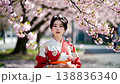 桜の木の下で、美しい着物を纏って佇む日本人女性の上半身ポートレート動画 138836340