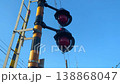 青空を背景に点滅して鳴る踏切の警報機 138868047