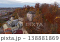 Schloss Stein an der Traun, Stadt Traunreut, Bayern. Mittelalterliche Burganlage auf Felsen mit buntem Herbstwald. Luftbild von Schloss Stein an der Traun, Landkreis Traunstein, Bayern. Burganlage.  138881869