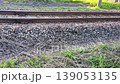 錆びたレールと砂利 139053135