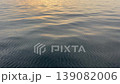 夕陽西下，海浪波光粼粼，美不勝收。 139082006