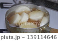 大根を煮る様子 139114646