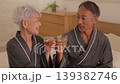 寝室のシニア夫婦 寝室のシニア夫婦 139382746