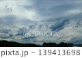 暴風雨天空下的風景 139413698