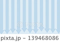 藍色背景，帶有從頂部和底部滑入的箭頭形條紋。 139468086
