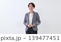 微笑的女商人 139477451