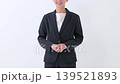 微笑著站著的女商人 139521893