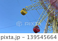 發光在藍天的五顏六色的弗累斯大轉輪 139545664