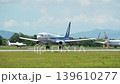 着陸する旅客機 139610277