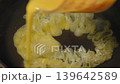 玉子スープをつくる 139642589