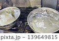 昆布だしを火にかける 沸く前に昆布を引く 139649815