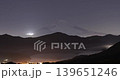 タイムラプス - 箱根芦ノ湖から望む富士山の夜明け ズームアウト 139651246