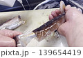 するめいかの下処理 ツボ抜きで身とゲソを外す 139654419