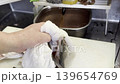 スズキの頭を梨割りにする 兜の下処理 139654769