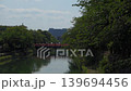 京都、琵琶湖疏水と慶流橋の初夏の風景 139694456