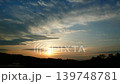 美麗的日落，雲彩與自然美景交相輝映。 139748781