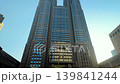 東京新宿にある東京都庁舎を見上げる 139841244