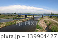 初夏的藍天，一條河流，一座鐵路橋。 139904427