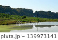 傍晚時分，從靜岡縣袋井市河岸上看到的插秧後的稻田景色。 139973141
