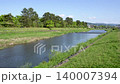 新緑が美しい京都・鴨川の風景 青空広がる初夏のリラックス空間 140007394