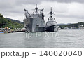 驅逐艦和補給艦停泊在錨地。 140020040