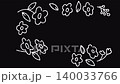 風にゆれる手描き風の花と葉っぱのアニメーションイラスト。 140033766