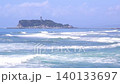 夏季假期景象－盛夏時節湘南和鎌倉的海灘，衝浪者在海浪中嬉戲，以及江之島的美麗景色。 140133697