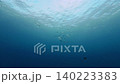 西表島のオガンで強い潮流の中、海面下で群れをなすイソマグロのスローモーション動画 140223383