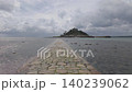 満ち潮の時の、セント・マイケルズ・マウントと土手道 140239062