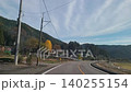 黃樹和秋日的天空 140255154