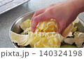 快速醃製蔬菜的過程。 140324198