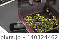 將蕪菁葉拌飯料（米飯調味料）晾乾的過程。 140324462