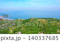 在北海道室蘭市伊坦基海灘附近的山坡上，安裝了太陽能電池板，可以俯瞰太平洋。太平洋的空拍畫面。 140337685