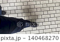 川越駅ホームを歩く一人称視点の足元映像 140468270