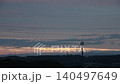 雲の隙間から覗く茜色の夕焼け 140497649
